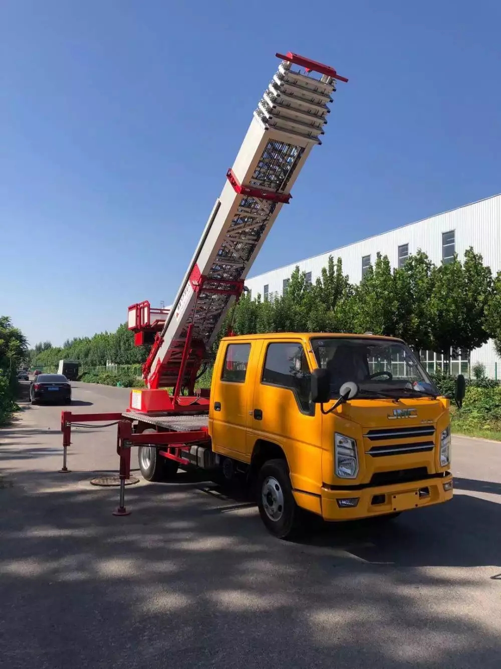 安福县附近的云梯车出租服务：轻松解决高空作业需求